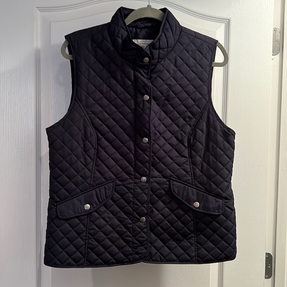 SOLD Locally - G.H. Bass & CO.  Size Large Bass navy quilted design vest.